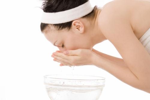 肌トラブルを改善する、洗顔時のお湯の温度は○○℃！
